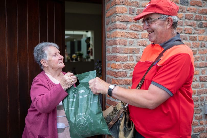 giao viên nén cà phê