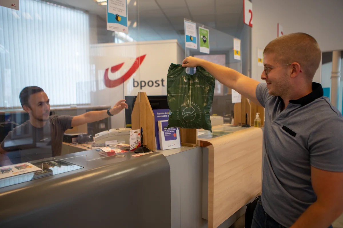 thu gom viên nén cà phê