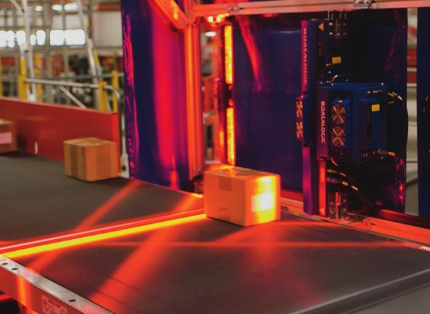 bưu kiện được camera chụp lại 6 mặt