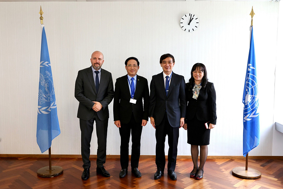 đoàn đại biểu Việt Nam và lãnh đạo UPU