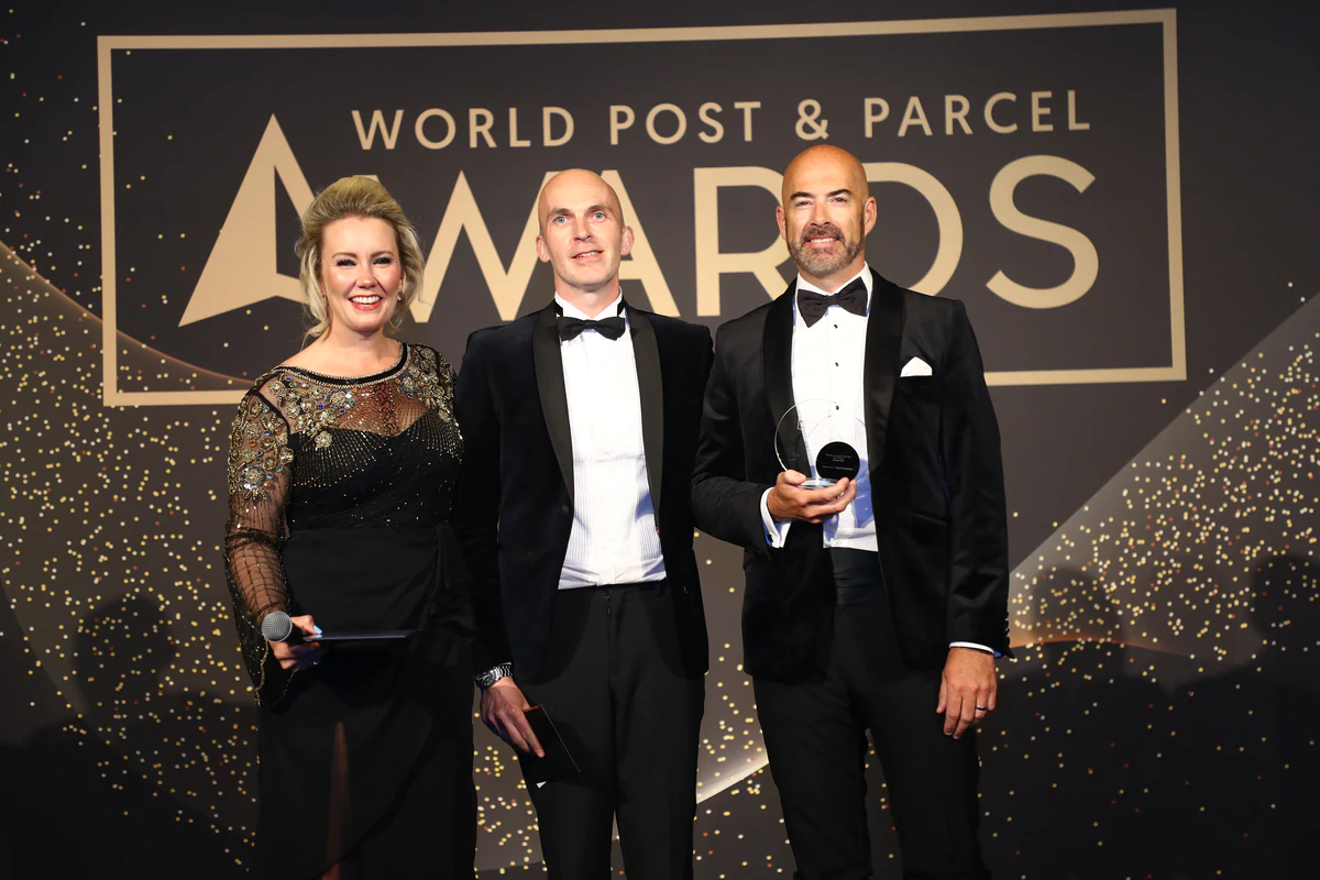 giám đốc điều hành của Jersey Post Tim Brown