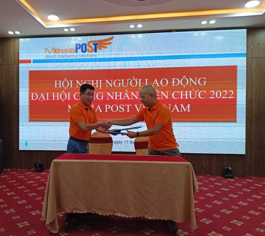 Đại diện ký kết thỏa ước lao động