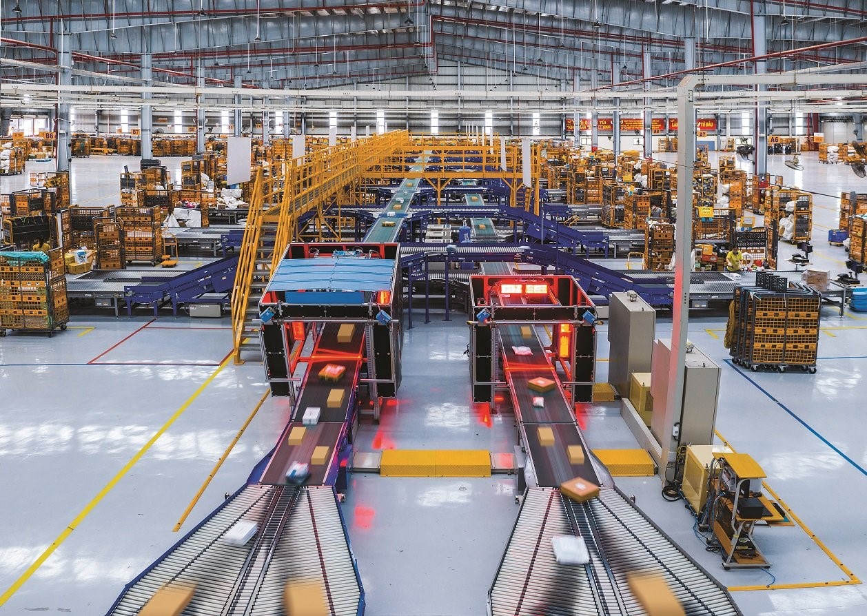 Trung tâm logistics