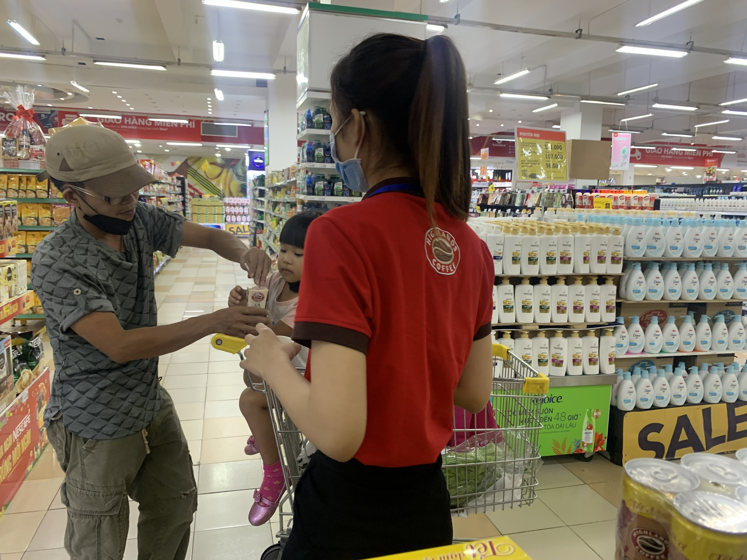 Phát mẫu thử tại siêu thị